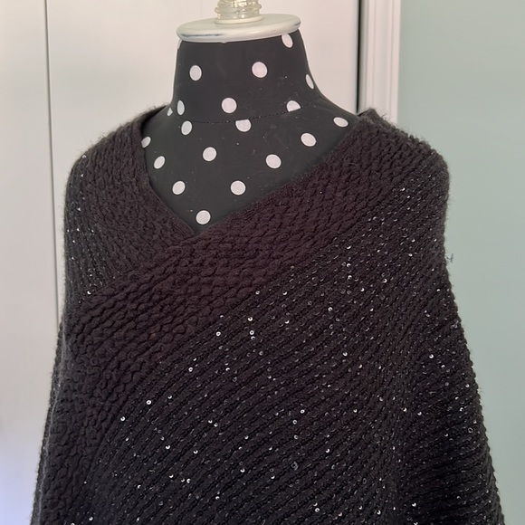 Women’s fringe black knit glitter poncho. ONE SIZE FITS ALL - Picture 2 of 3